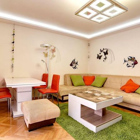Spacious And Stylish Apartment In The Heart Of Sofia Plus Parking Kültér fotó