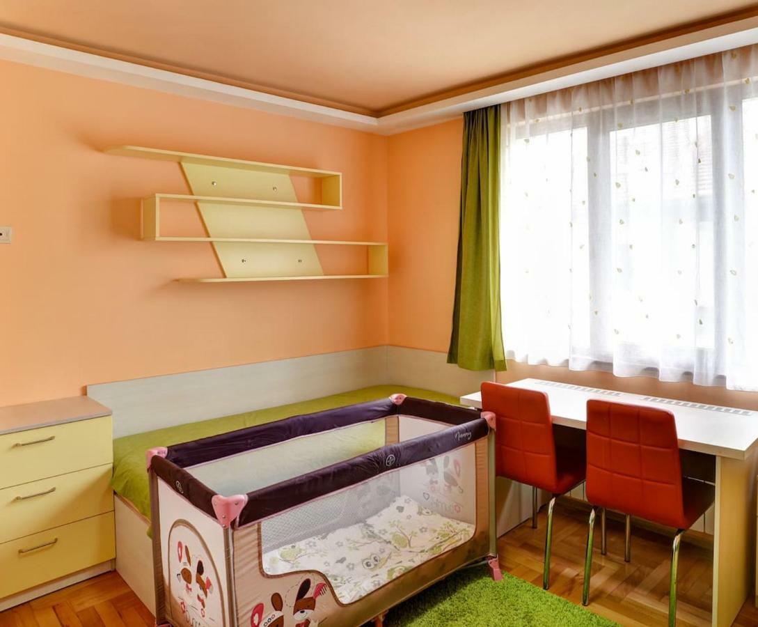 Spacious And Stylish Apartment In The Heart Of Sofia Plus Parking Kültér fotó
