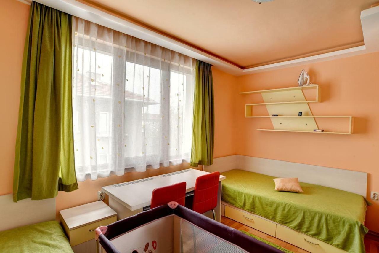 Spacious And Stylish Apartment In The Heart Of Sofia Plus Parking Kültér fotó