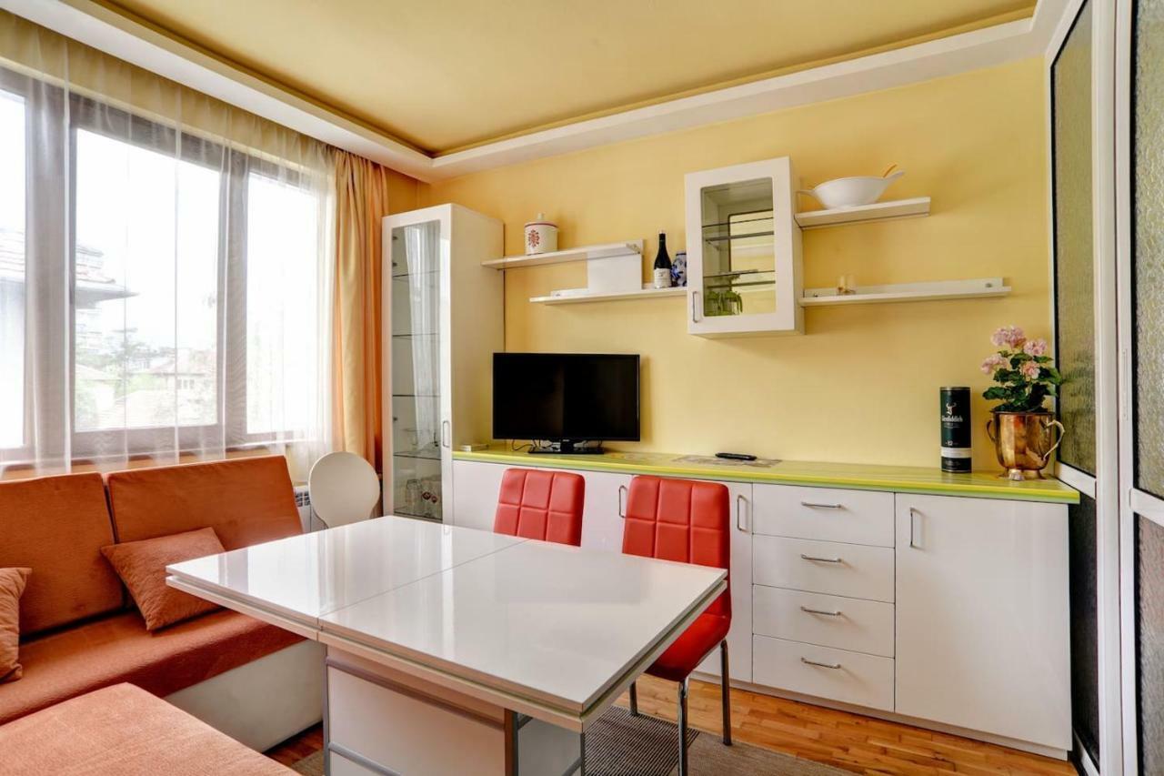 Spacious And Stylish Apartment In The Heart Of Sofia Plus Parking Kültér fotó
